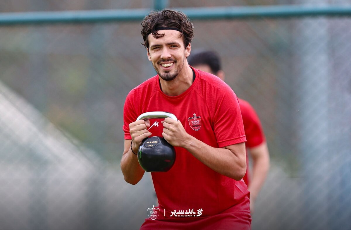 نگاه باکیج به پست سروش رفیعی