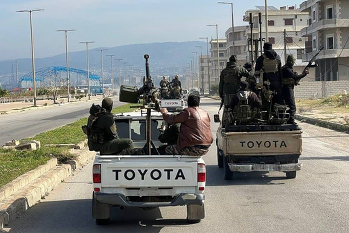 پس از درگیری‌های صبح امروز در شرق استان حلب، منابع محلی ساعتی پیش خبر دادند این درگیری‌ها به داخل شهر حلب کشیده شده است.