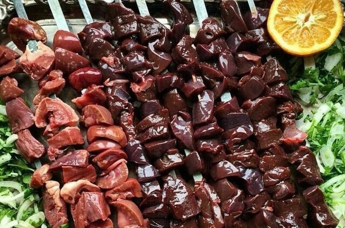 به گفته یک متخصص صنایع غذایی، جگر گاو و گوسفند برخلاف گوشت قرمز یا مرغ بهتر است قبل پخت، شسته شوند. همچنین احشای داخلی دام می‌توانند سبب انتقال انگل، ویروس و عفونت به انسان شوند. پس پخت کامل جگر الزامی است.