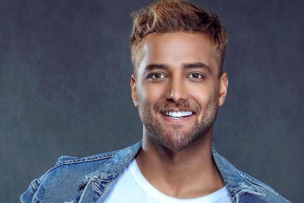 امیر مقاره در برنامه تاک شوی «پامپ» امیرحسین قیاسی گفت: پدر و مادرم سه دفعه از هم جدا شدند یک دفعه اش بخاطر سربازی من جدا شدند. دفعه آخر که جدا شده بودند دیگر قانون اجازه برگشت نداد.