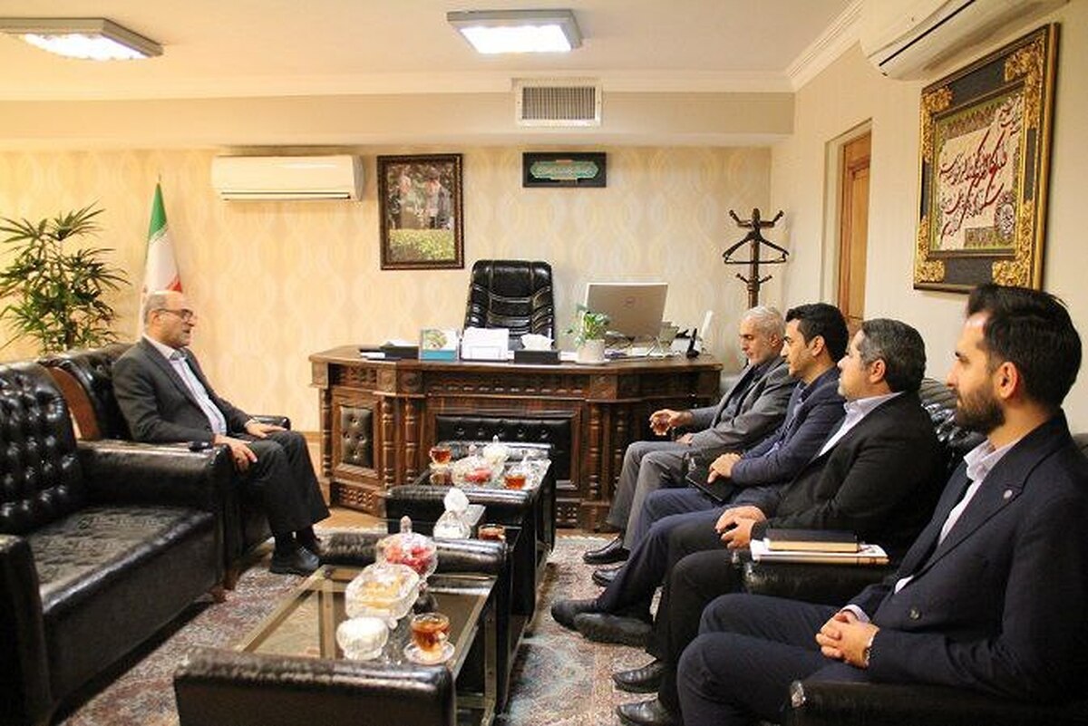 دکتر فضل‌الله رنجبر، نماینده مردم کرمانشاه و رئیس فراکسیون بازنشستگان در مجلس شورای اسلامی، طی دیدار با دکتر حسین رنجبران، مدیرعامل آتیه‌سازان حافظ، در جریان فرایند خدمات بیمه تکمیلی درمان بازنشستگان قرار گرفت.