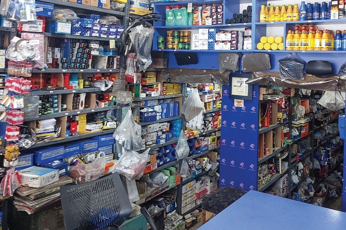 رئیس اتحادیه صنف فروشندگان لوازم یدکی خودرو و ماشین‌آلات تهران با انتقاد از حجم بالای قطعات بی‌کیفیت و تقلبی در بازار، تأکید کرد که برای جلوگیری از ورود کالا‌های غیراصلی، کارت‌های بازرگانی واردات باید تخصصی شوند تا افراد غیرمتخصص نتوانند قطعات بی‌کیفیت به بازار عرضه کنند.