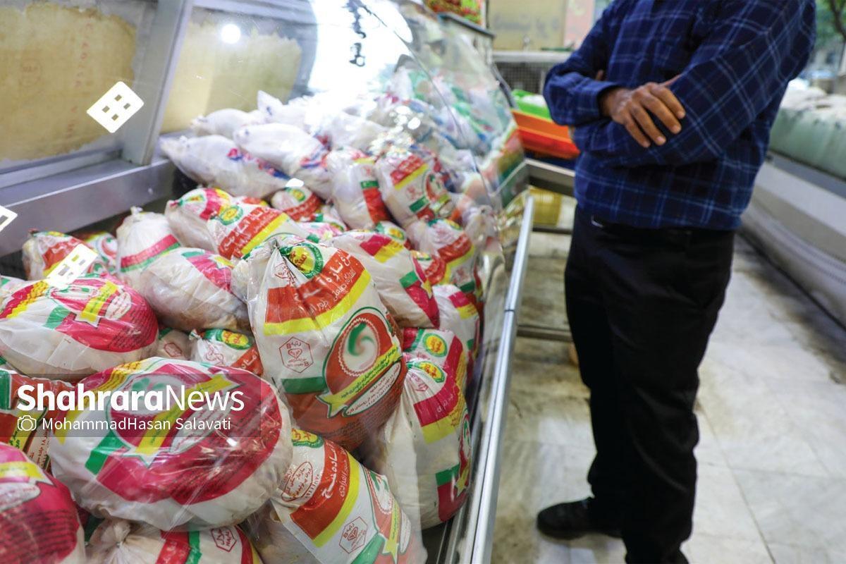 معاون بهبود تولیدات دامی جهاد کشاورزی خراسان رضوی گفت: با وجود چالش‌ها، قیمت‌ مرغ در بازار روند نزولی را در پیش گرفته و قابل بازگشت بوده و درحال حاضر؛ نرخ مرغ نسبت به میانگین کشوری ۱۰ درصد پایین‌تر است.