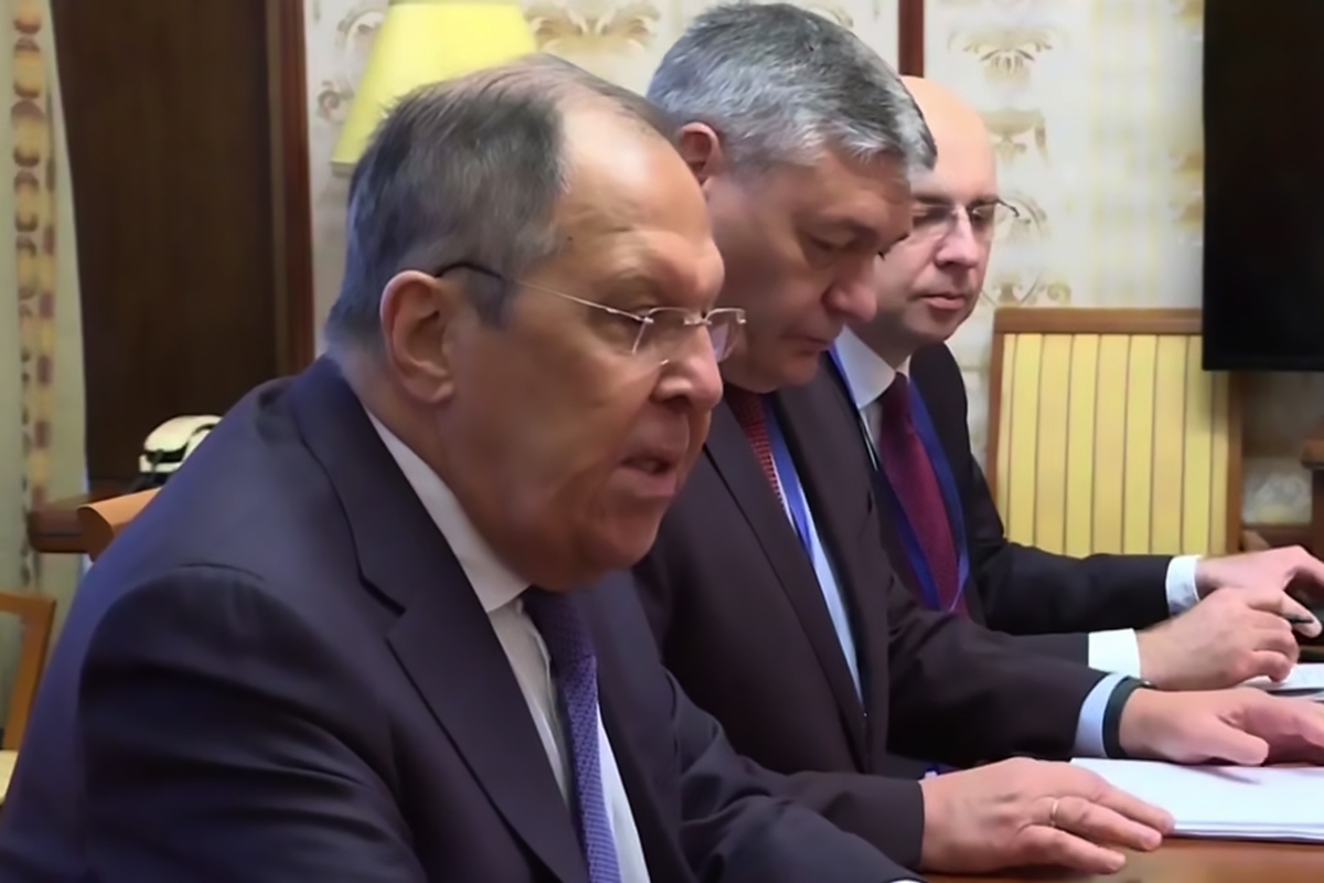 وزیر خارجه روسیه می‌گوید که ۲۲ میلیون نفر از ۳۹ میلیون نفر جمعیت افغانستان به کمک‌های بشردوستانه نیاز دارند و این کمک‌ها نباید تابع شرایط سیاسی باشد.