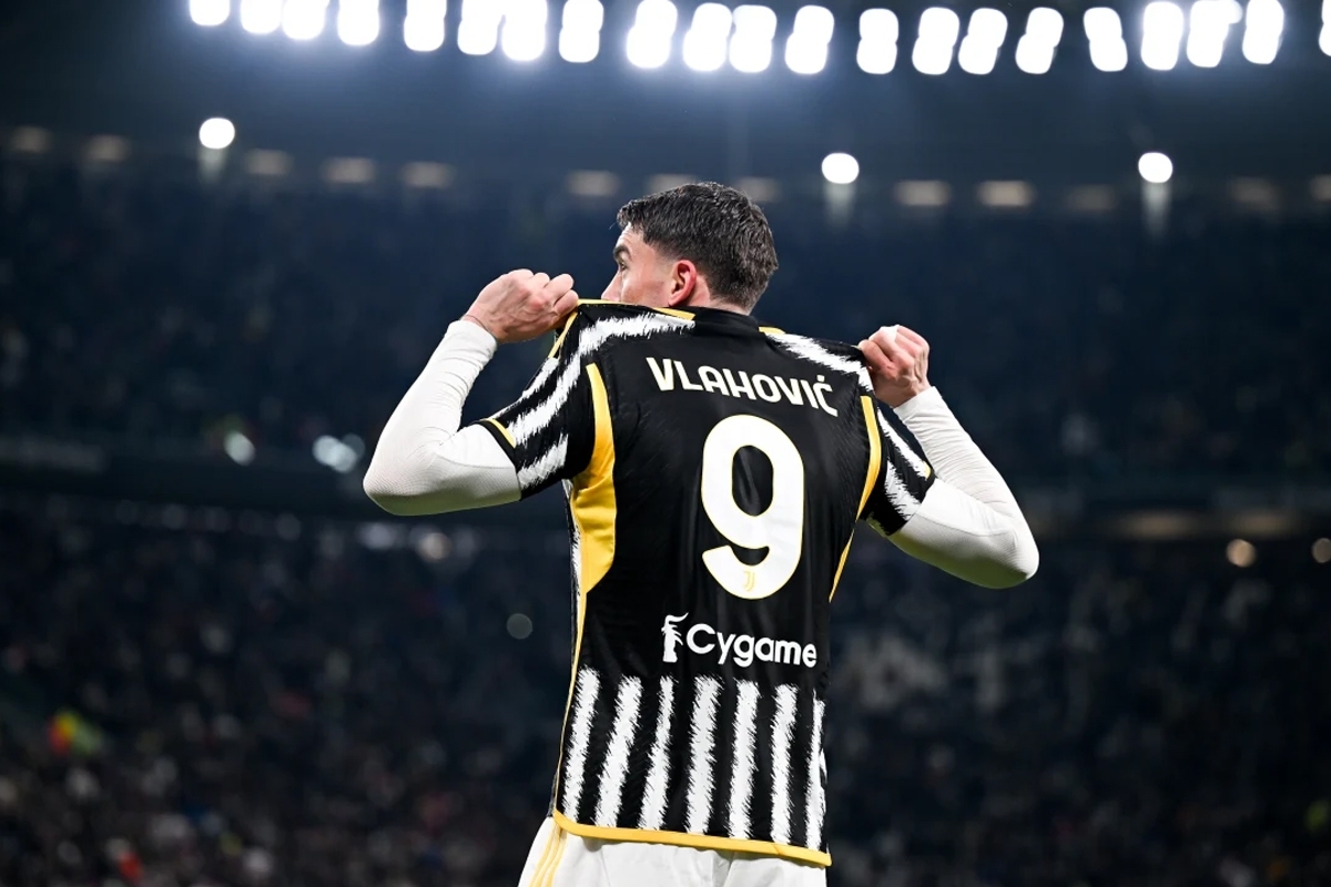 باشگاه بایرن مونیخ برای جذب مهاجم صربستانی یوونتوس علاقه‌مند است، اما دو رقیب جدی در این راه دارد.