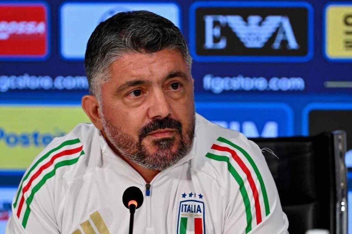 سرمربی تیم ملی فوتبال ایتالیا گفت: مجبوریم با اسرائیل بازی کنیم وگرنه سه بر صفر بازنده می‌شویم. کشته‌شدن کودکان بی‌گناه فلسطینی قلب ما را به درد می‌آورد.