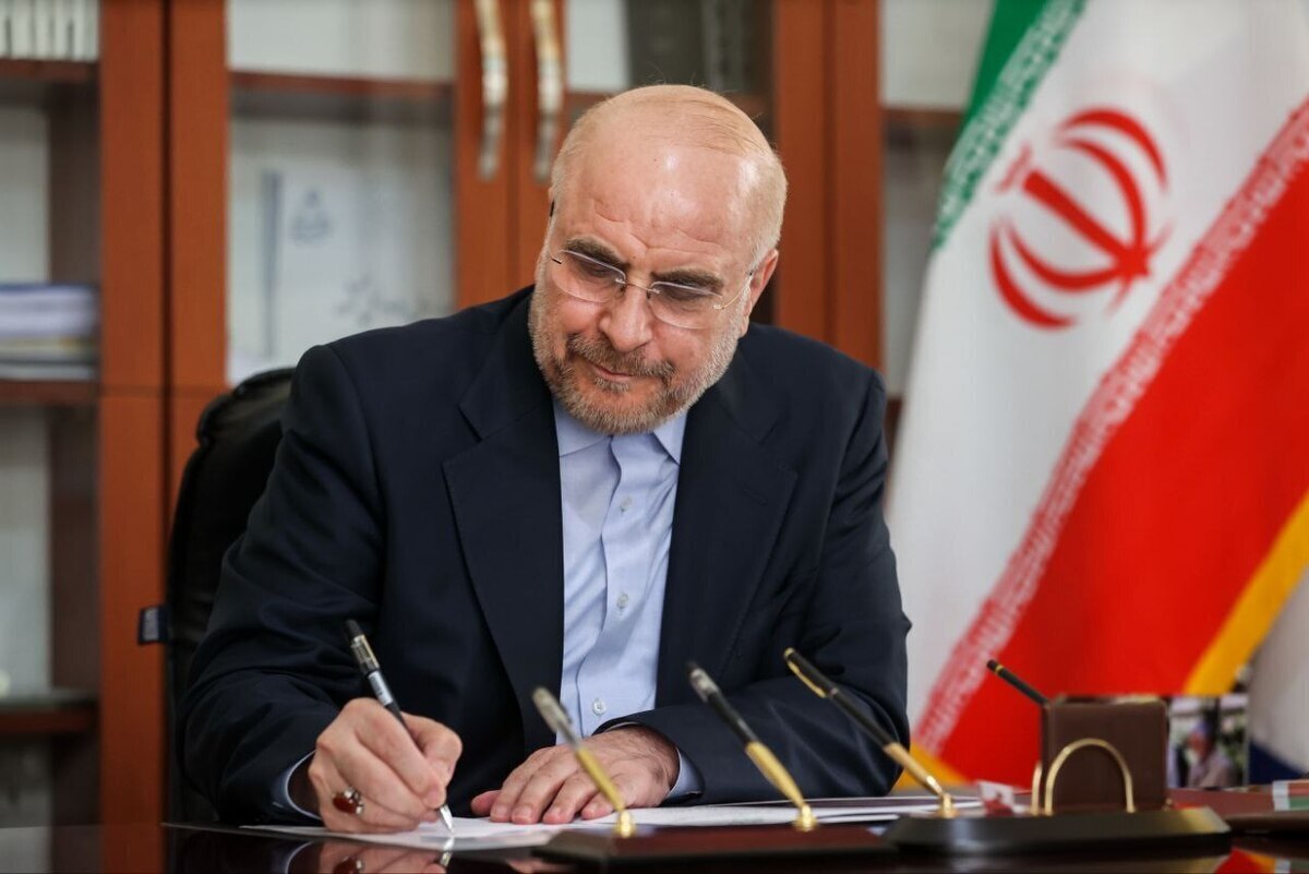 رئیس مجلس، مطابق اصل ۱۲۳ قانون اساسی، «قانون تشدید مجازات جاسوسی و همکاری با رژیم صهیونیستی و کشور‌های متخاصم علیه امنیت و منافع ملی» را به رئیس‌جمهور ابلاغ کرد.