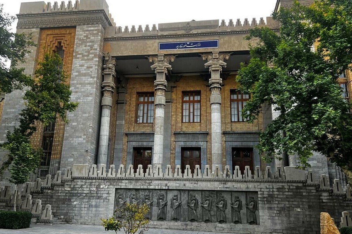 سفرا و روسای نمایندگی‌های اروپایی مقیم تهران در اعتراض به رویکرد مداخله‌جویانه اتحادیه اروپا در امور منطقه خلیج فارس به وزارت امور خارجه جمهوری اسلامی ایران احضار شدند.