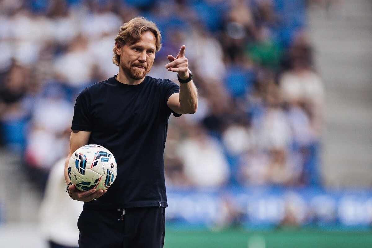 سرمربی تیم ملی روسیه، فوتبال بولیوی را تکنیکی تر از فوتبال ایران می‌داند.