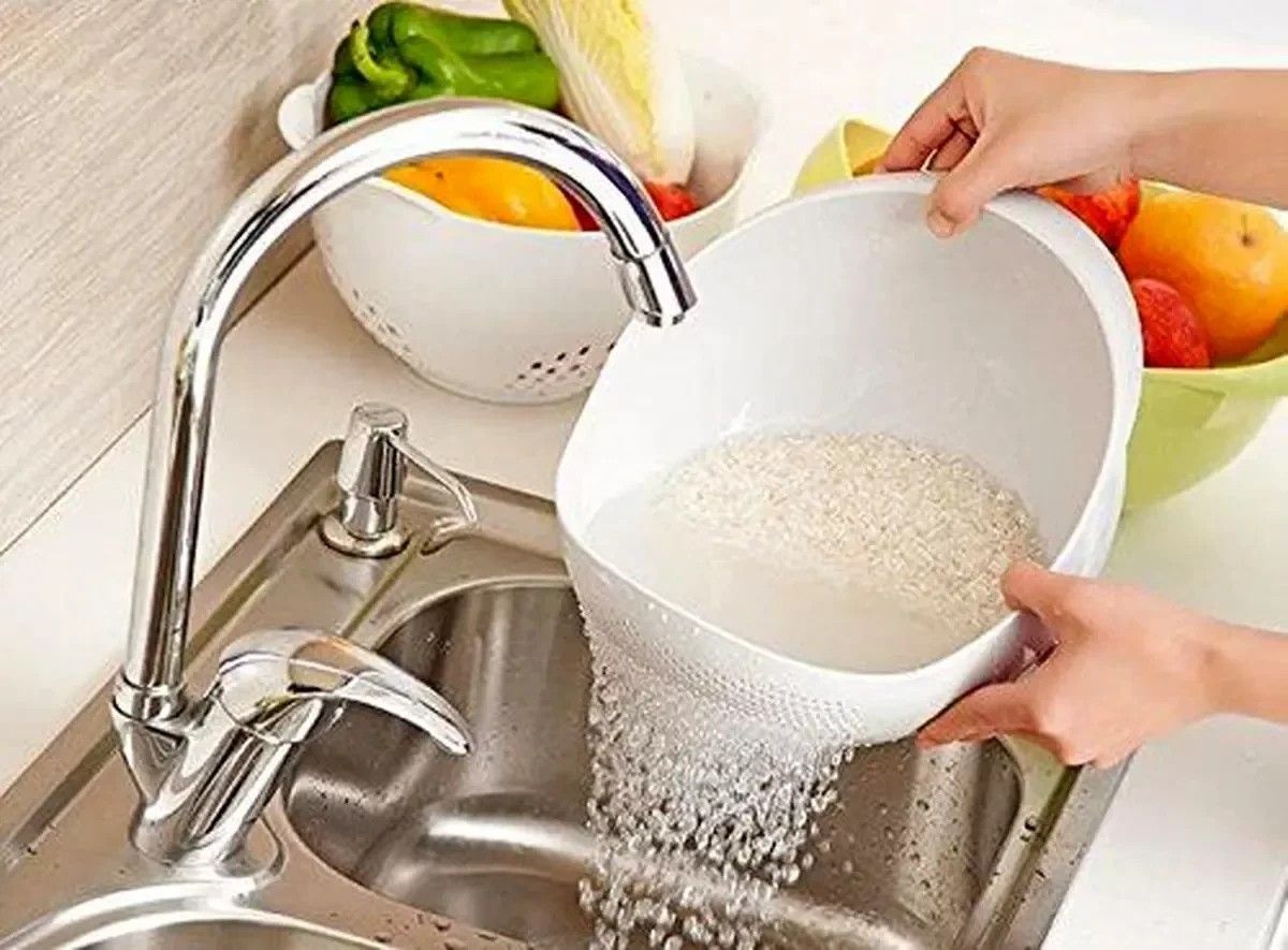 لابد با خودتان می‌گویید شستن برنج که روش خاص ندارد، ولی اشتباه می‌کنید. چون به اندازه دستور‌های پخت انواع پلو، نحوه شستن و خیساندن برنج هم وجود دارد.