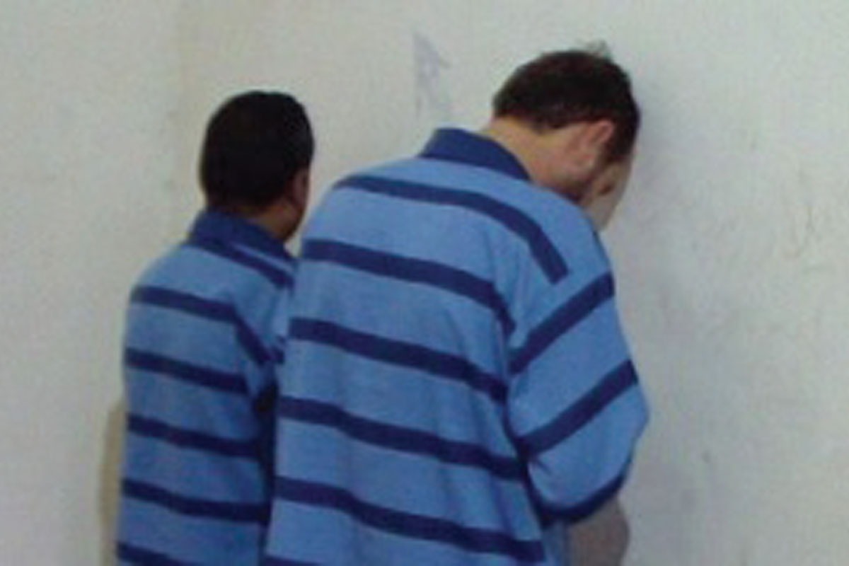  بررسی تخصصی پرونده سرقت آینه بغل خودرو‌ها در محدوده بولوار وکیل آباد مشهد به پلیس نشان داد سارقان فقط به سراغ سرقت از خودرو‌های لوکس می‌روند و کاری به کار دیگر خودرو‌ها ندارند.