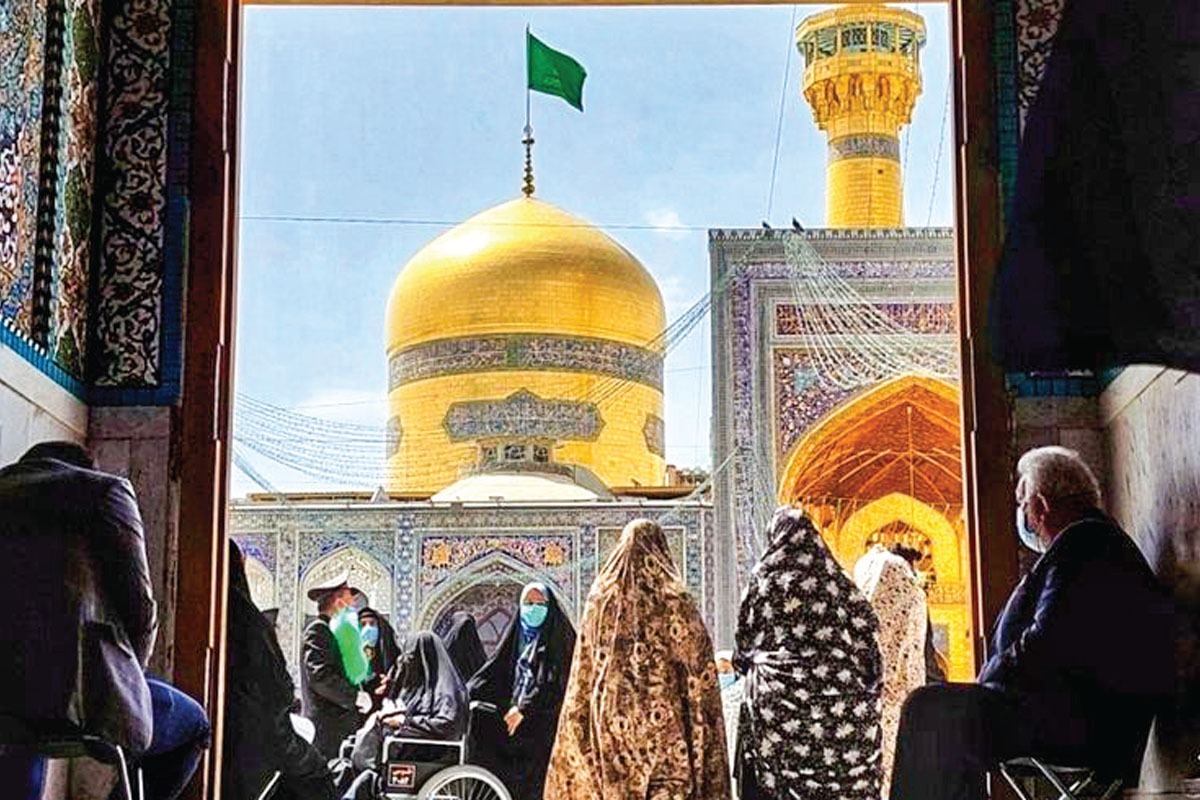 برخی زائران عزیز گاه می‌گویند نتوانستیم زیارت کنیم که منظورشان، لمس ضریح مطهر است؛ امر مهم در زیارت، ارتباط قلبی است.