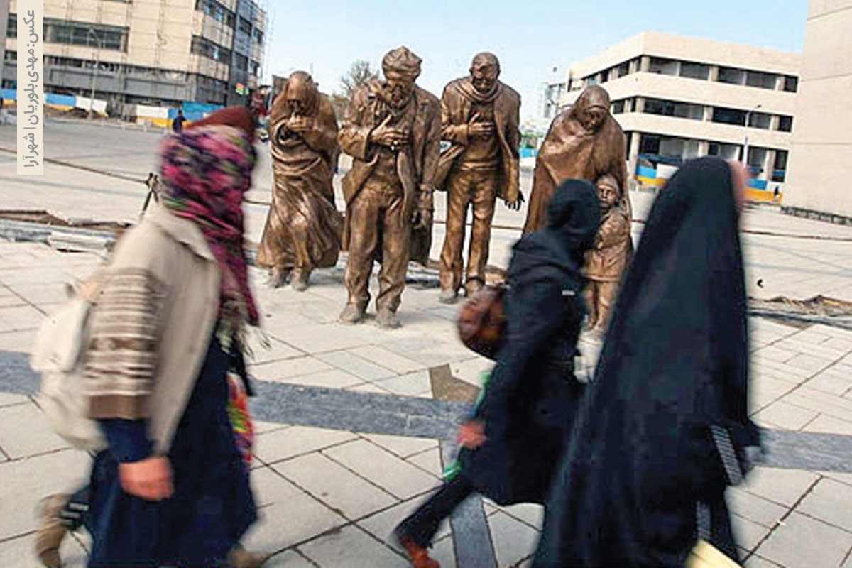 چاره‌ای نداشتم فرمان دست قلبم بود و قلبم پیش امام گیر کرده بود! کم‌کم صدای پیش‌خوانی اذان به گوش می‌رسید و با خودم گفتم خوب است کمی تندتر حرکت کنم و نماز مغرب را حرم بخوانم.