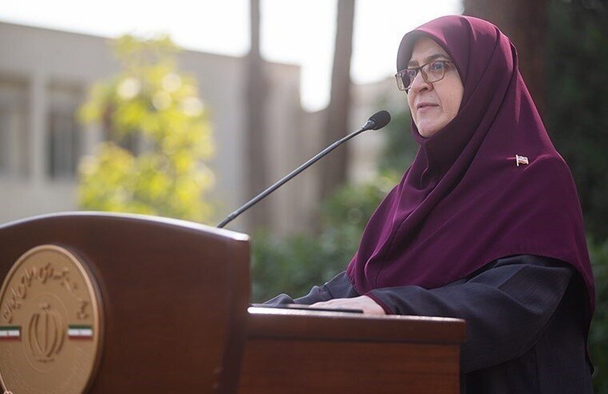 سخنگوی دولت با تأکید بر اینکه دولت، استیضاح را حق قانونی نمایندگان مجلس می‌داند، گفت: راهبرد رئیس‌جمهور «وفاق» است، امیدواریم همه ما براساس وظایف خود عمل کنیم و در کار خود سیاسی‌کاری را دخیل نکنیم تا بتوانیم با همدلی دولت و مجلس، شرایط سخت کنونی را پشت سر بگذاریم.