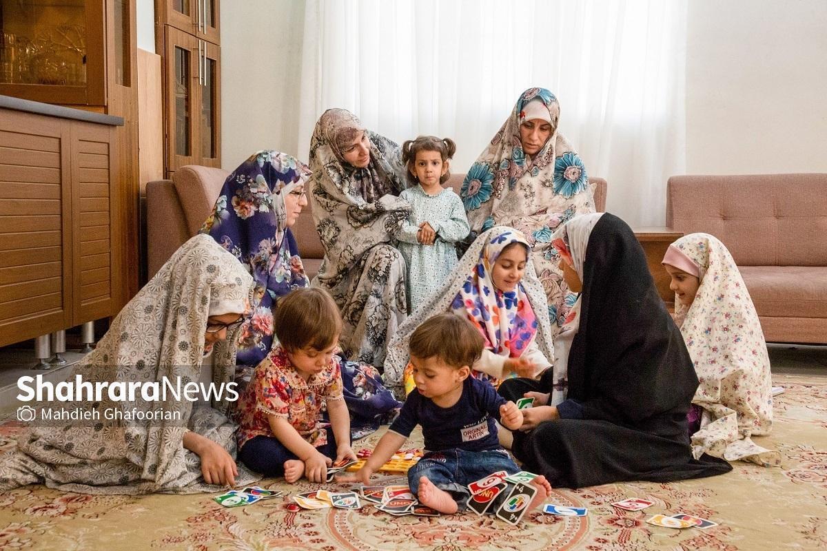 برخلاف آنکه در روز جهانی کودک، همه به تربیت کودک می‌پردازند، ما نگاهی به سبک‌های تربیتی و باید‌ها و نباید‌های تربیتی ویژه والدین از دو منظر دینی و روان‌شناختی انداختیم؛ چراکه معتقدیم تربیت صحیح، از کانون خانواده سالم و آگاه شکل می‌گیرد.