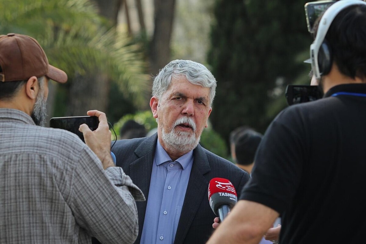 فرهنگ و ارشاد کشورمان گفت: موضوع واردات کاغذ دنبال می‌شود و جلساتی در دولت برگزار کردیم و با مسئولان هماهنگی‌های لازم انجام شده است.