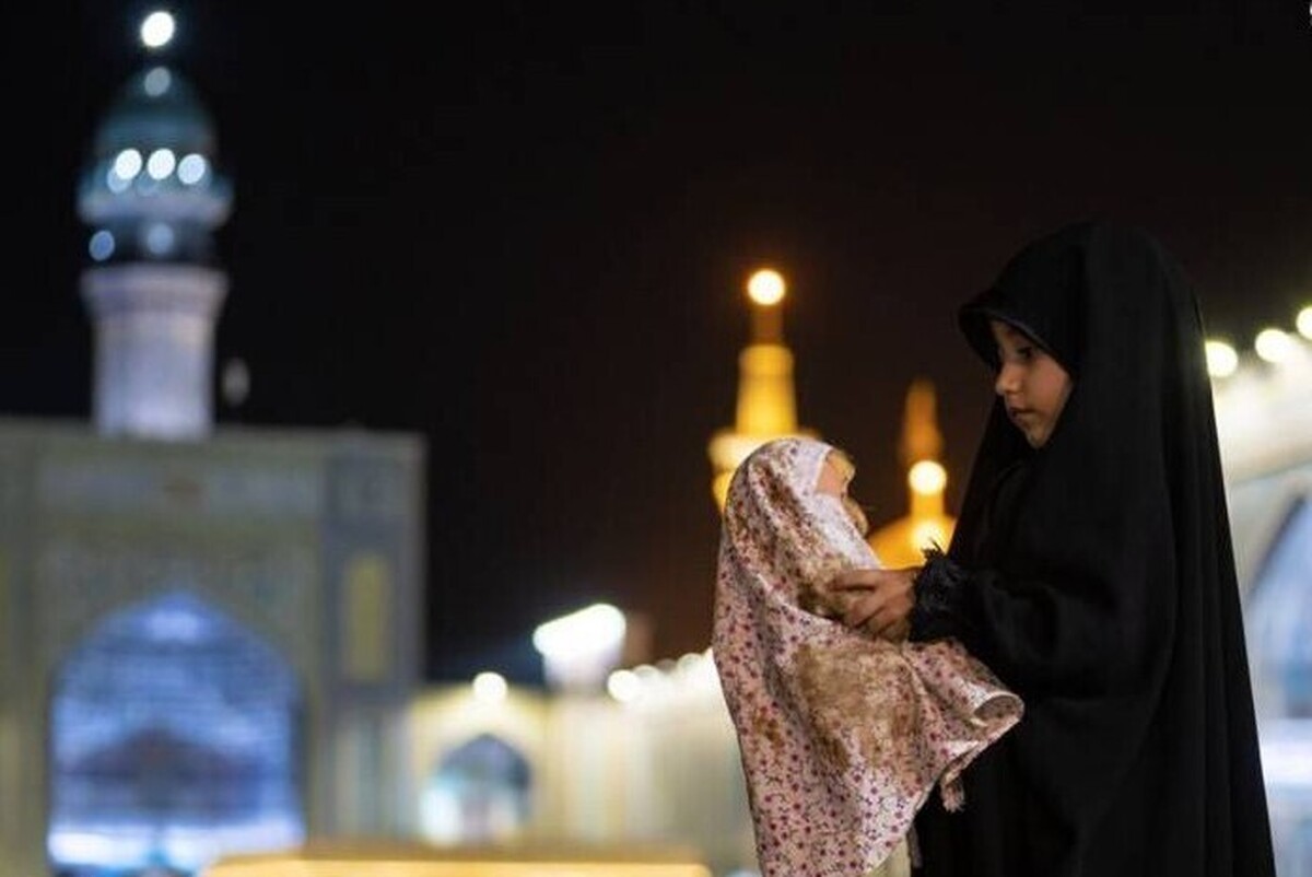 مسئول رواق کودک حرم مطهر رضوی گفت: امسال به مناسبت روز جهانی کودک، برای نخستین بار، در این روز، ویژه‌برنامه زیارت کودکان از مرجع شریف حرم مطهر برگزار می‌شود.