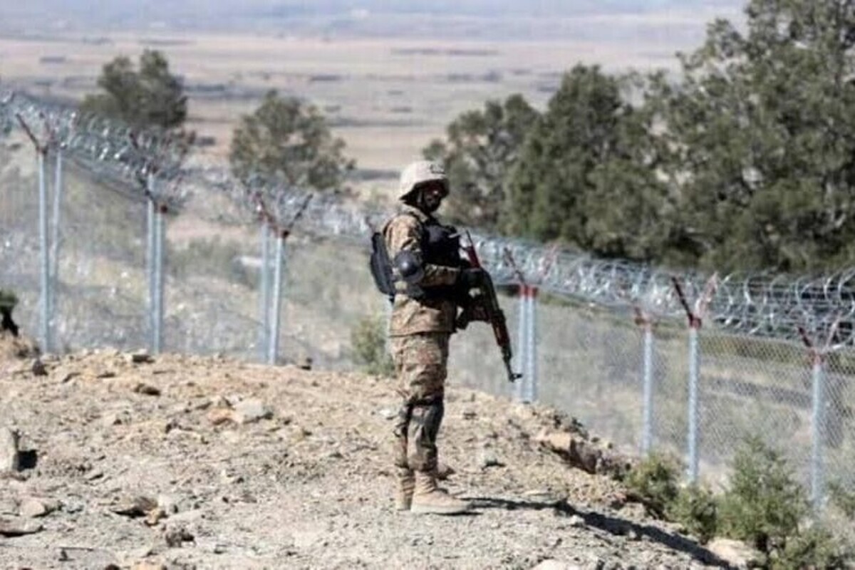 با پیدا شدن جسد ۶ نفر از نیروهای امنیتی درپی حمله تروریستی در شمال غرب پاکستان، شمار قربانیان به ۱۷ نفر افزایش یافت و در عملیات تلافی‌جویانه ارتش نیز ۱۹ مهاجم کشته شدند.