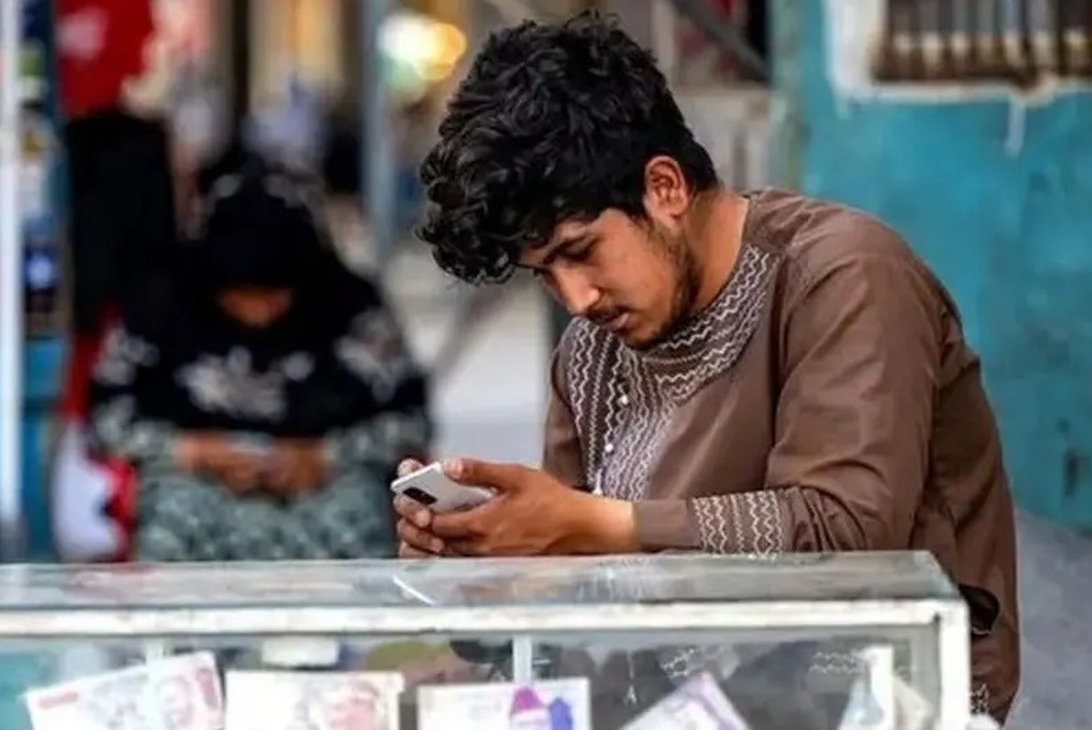 گزارش‌ها نشان می‌دهد که دسترسی به شبکه‌های اجتماعی مانند اینستاگرام، فیس‌بوک، تیک‌تاک و اسنپ‌چت در افغانستان محدود شده است.