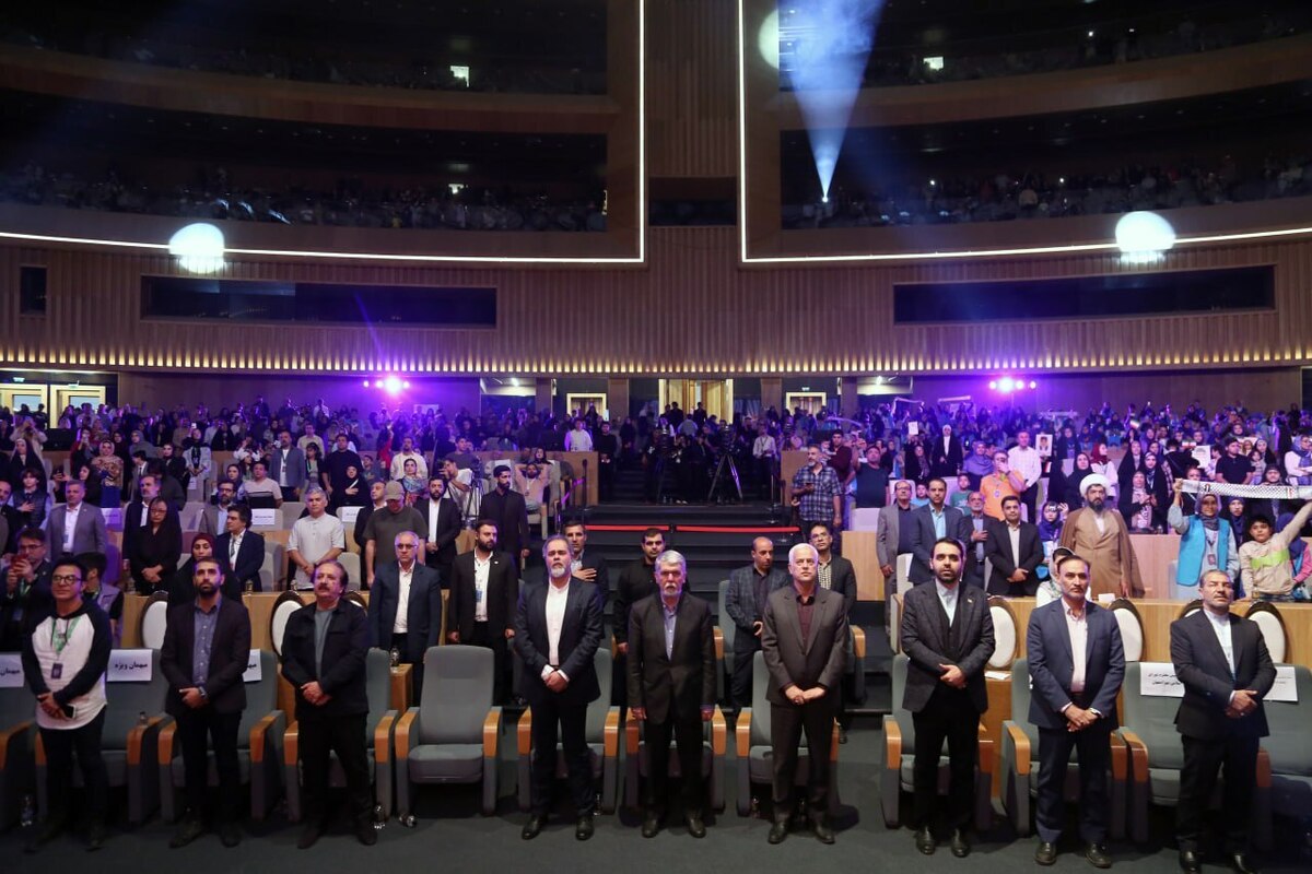 مراسم اختتامیه سی و هفتمین جشنواره بین‌المللی فیلم‌های کودکان و نوجوانان امشب چهارشنبه ۱۶ مهر در سالن اجلاس سران برگزار شد.