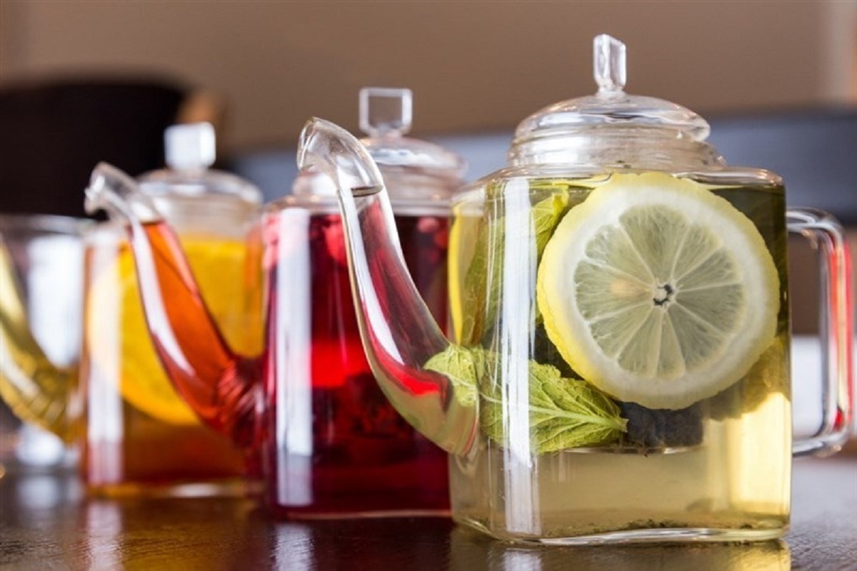 یک پزشک طب سنتی گفت: طب سنتی ایرانی مکتبی ریشه‌دار و علمی است که با بهره‌گیری از میراث گران‌بهای حکمای بزرگ همچون ابن‌سینا، رازی و جرجانی می‌تواند در کنار طب نوین، نقشی مؤثر در ارتقای سلامت جامعه ایفا کند.