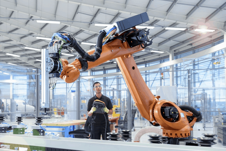 چین تبدیل به بزرگترین تولیدکننده رباتهای صنعتی جهان شد ربات صنعتی چینی
