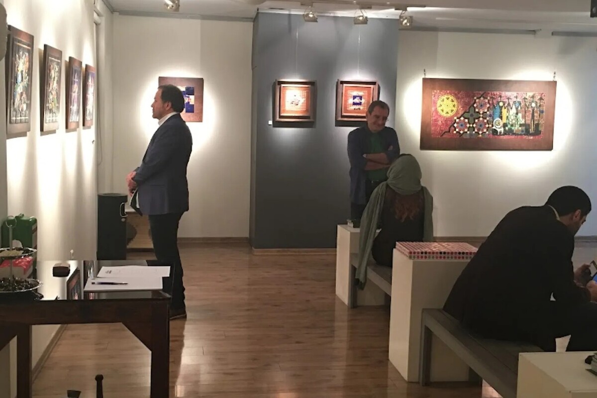 گالری‌ها و نگارخانه‌های مشهد این روز‌ها با مجموعه‌ای تازه از نمایشگاه‌های هنری، رنگ و جنب‌وجوش دوباره‌ای به فضای فرهنگی شهر بخشیده‌اند.