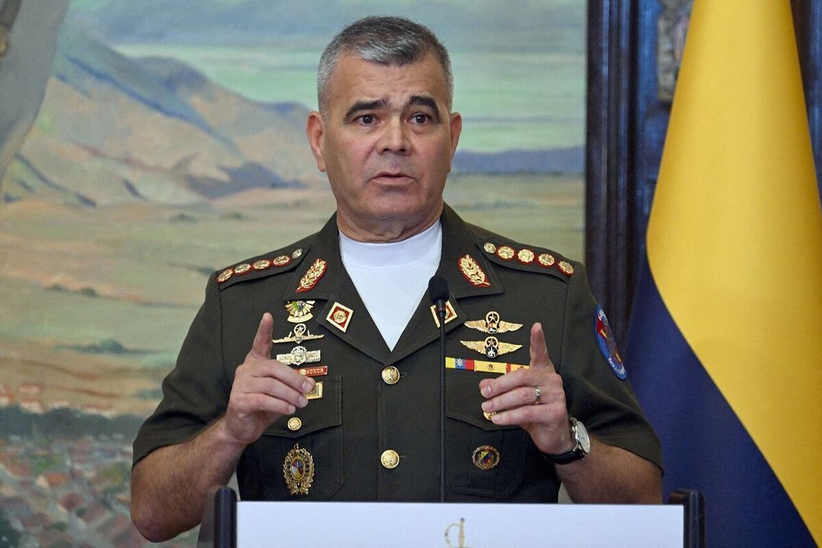 وزیر دفاع ونزوئلا در واکنش به استقرار نظامی «چند میلیون دلاری» آمریکا در کارائیب تاکید کرد: کاراکاس نسبت به تهدیدهای واشنگتن بی‌تفاوت نیست.