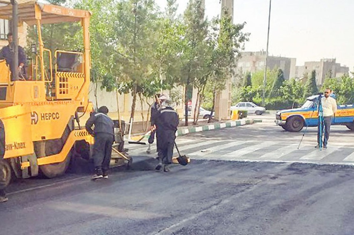 مدیرکل نظارت بر نگهداری و تعمیرات شهرداری مشهد گفت: آسفالت پلیمری یک محصول بومی و تولیدشده در شهر مشهد است و به تأیید کمیسیون عمران شورای شهر نیز رسیده که در بخشی از آسفالت معابر مورد استفاده قرار بگیرد. در بین کلان‌شهر‌های کشور، مشهد در به‌کارگیری این فناوری پیشتاز است که این شهر می‌تواند الگویی موفق برای سایر کلان‌شهر‌ها باشد.