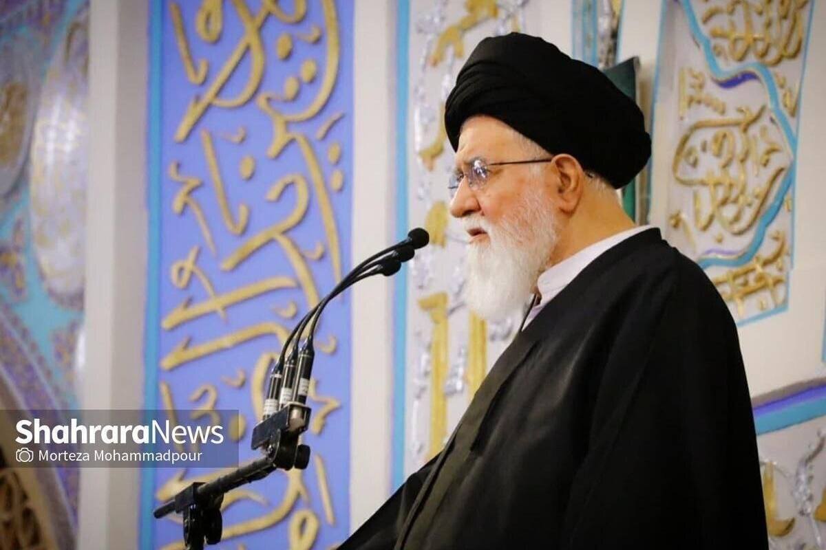 امام‌جمعه مشهد مقدس با تاکید بر اینکه مسئله اساسی امروز مردم برطرف شدن مشکلات اقتصادی و معیشتی است، گفت: مسئولان قضایی و اجرایی کشور بایستی مقتدرانه مقابل محتکران اقتصادی را بایستند.