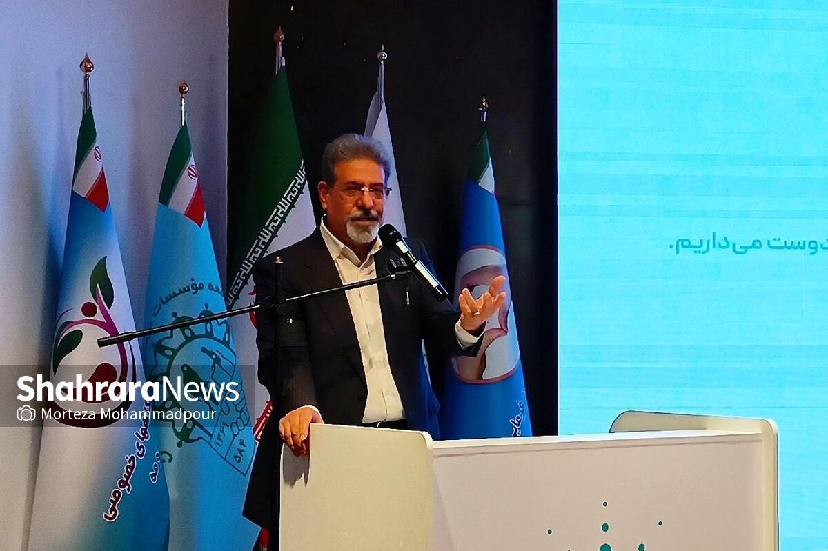 عضو هیئت‌مدیره انجمن درمانگاه‌داران مشهد، در نخستین گردهمایی مدیران مراکز درمان سرپایی بخش خصوصی گفت: نه‌تنها حمایت خاصی از نظام سلامت و درمان در مشهد وجود ندارد، بلکه به دلایل بدقولی بیمه‌ها و گرانی تجهیزات درمانی، بیش از ۲۴ درمانگاه مشهد فقط در پنج سال گذشته تعطیل شده است.