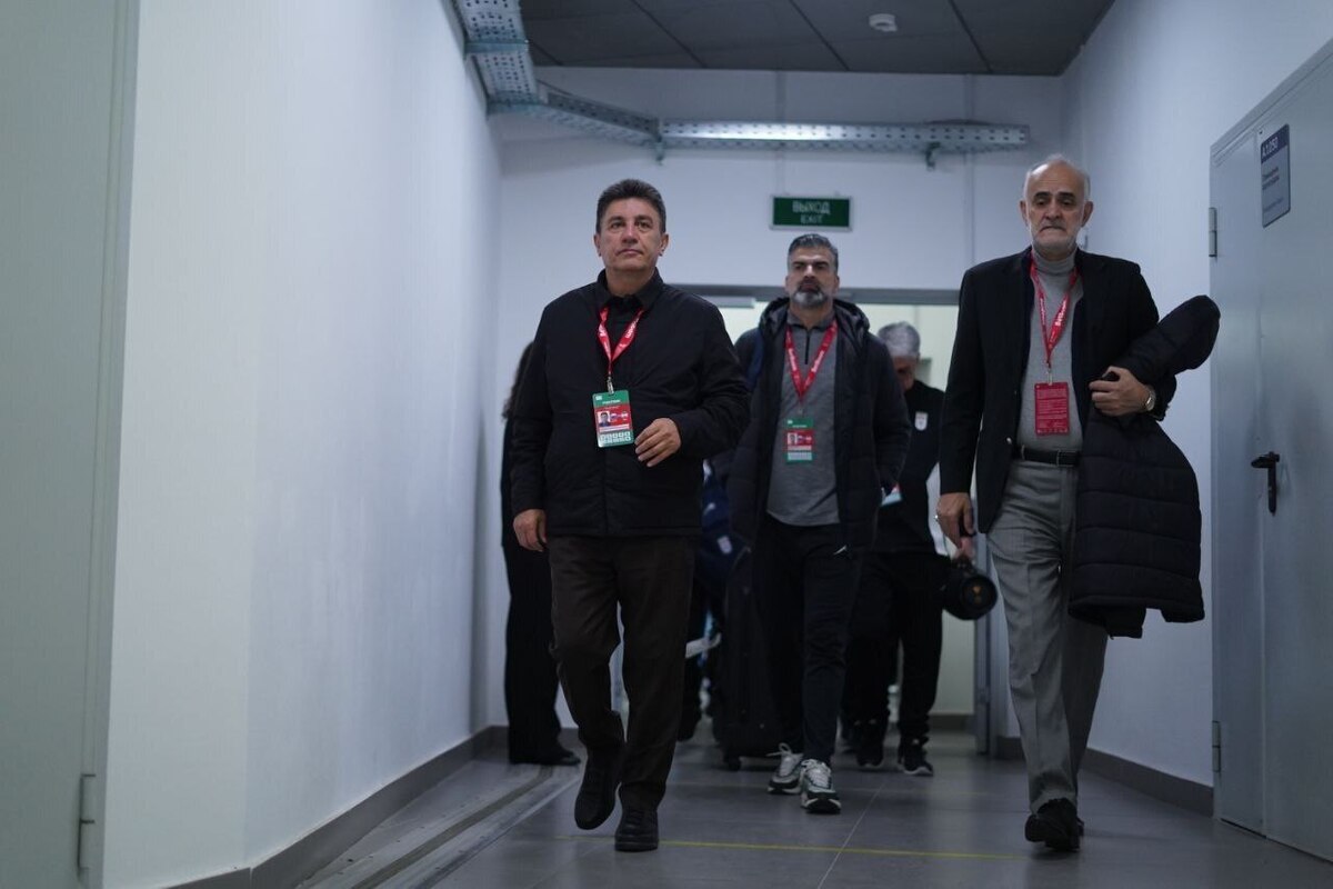 امیر قلعه‌نویی بعد از باخت به روسیه با بهانه‌های تازه‌ای در مقابل خبرنگاران ظاهر شد و سعی کرد بار دیگر شکست را توجیه کند.