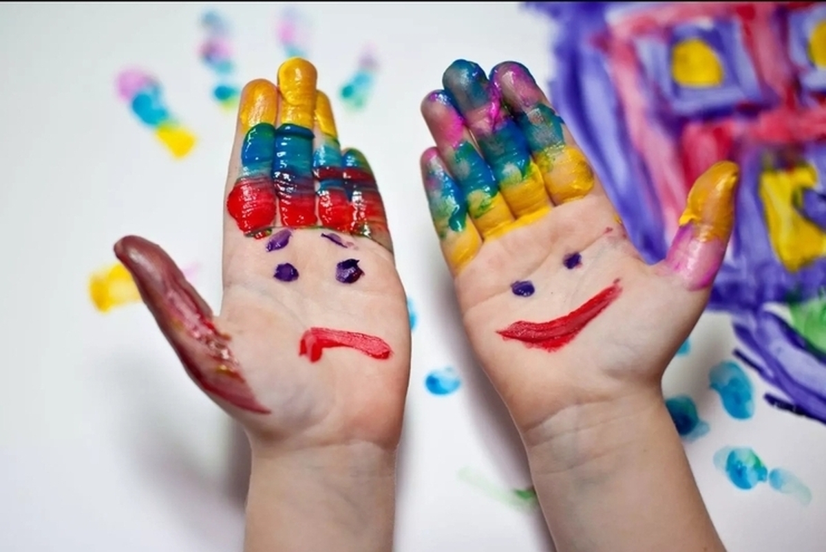 رئیس سازمان بهزیستی کشور گفت: در ۱۰۶۱ مرکز توانبخشی کشور، خانه هنر دایر کردیم که در درجه اول به توانبخشی هنری و در درجات بالاتر به درمان‌های هنری مانند نمایش درمانی می‌پردازند.