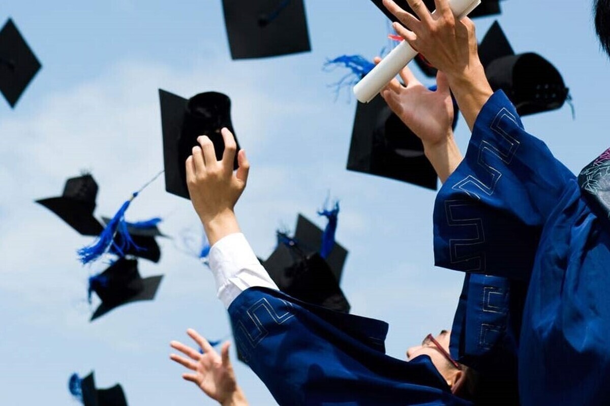 نرخ بیکاری فارغ‌التحصیلان آموزش عالی در تابستان ۱۴۰۴ به ۱۰.۶ درصد رسید و نزدیک نیمی از مهارت‌آموختگان بازار کار غیر فعال هستند. این موضوع ضرورت اصلاح آموزش‌ها و سیاست‌های اشتغال را برجسته می‌کند.