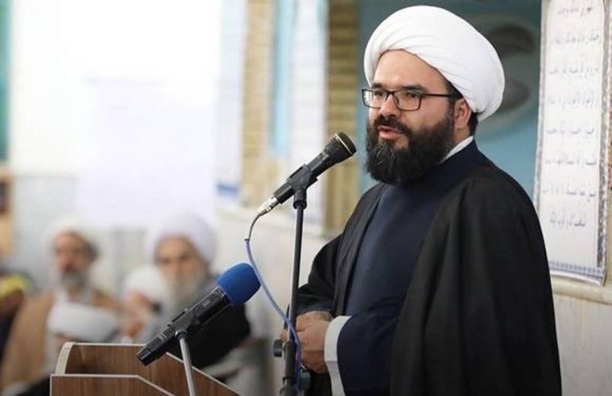 یکی از اعضای کمیسیون برنامه، بودجه و محاسبات مجلس شورای اسلامی، اظهار کرد: شرکت‌ها و معادن دولتی همه باید به بخش خصوصی واگذار شوند چراکه اغلب این مجموعه‌ها زیان‌ده هستند؛ ولی نفت مانند منابع طبیعی، موضوعی ملی بوده و جزو اموالی است که نباید به بخش خصوصی واگذار شود.