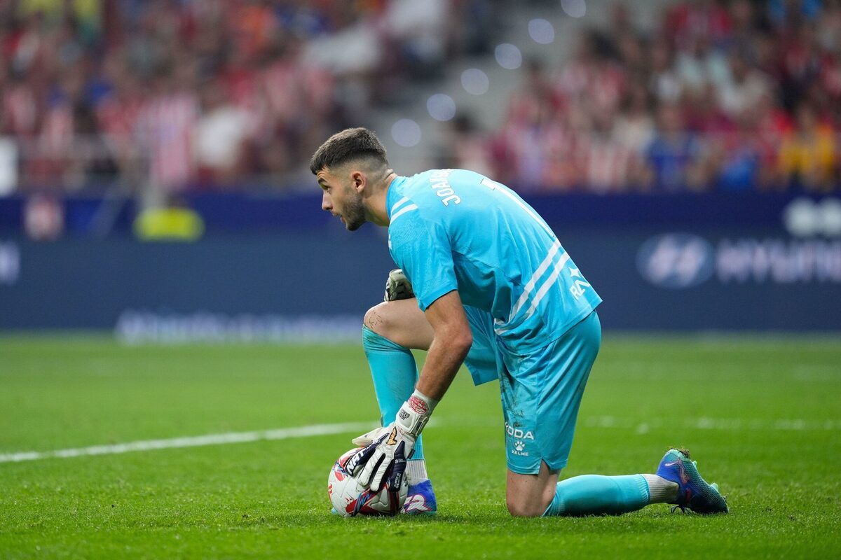 گلر شماره‌یک بارسلونا اعلام کرد که بازگشتش به میادین حداقل یک ماه دیگر زمان خواهد برد.