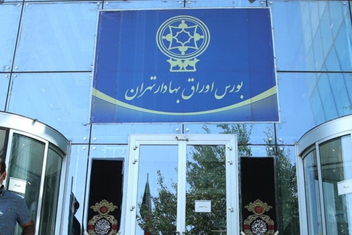 بورس در اولین روز هفته، با تقاضای نسبتاً سنگین آغاز کرد و بیش از ۳۰ هزار واحد مثبت شد؛ اما به‌مرور، با بیشترشدن عرضه‌ها، از میزان رشد بورس کاسته شد.