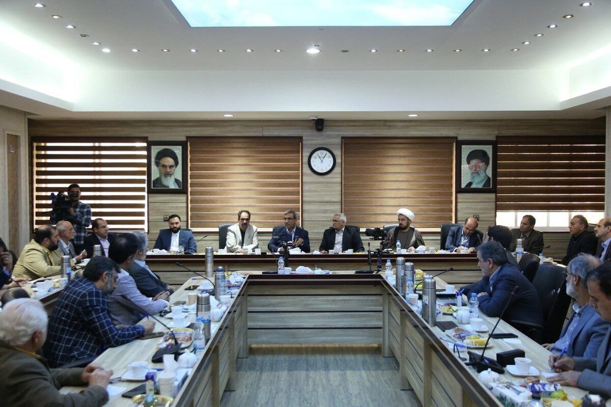 استاندار خراسان رضوی گفت: مشهد از ۲۲ استان کشور جمعیت بیشتری دارد، اما کمبود سرانه درمانی در این کلانشهر نگران‌کننده است.