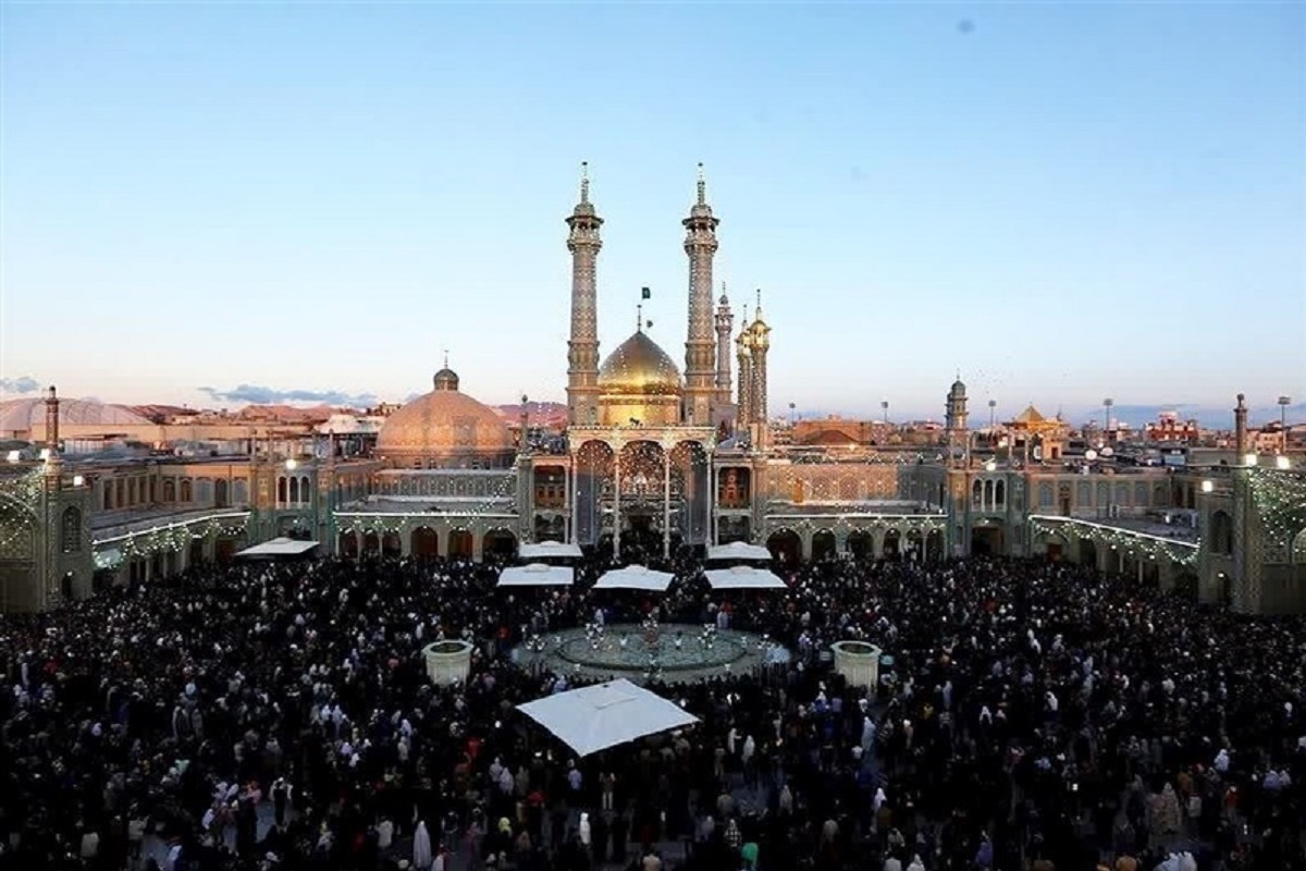 تولیت آستان مقدس حرم حضرت معصومه(س) گفت: زائران در حرم حضرت معصومه(س) هم باور‌های خود را مرور می‌کنند و هم نوعی عهد و پیمان در پیشگاه ایشان می‌بندند.