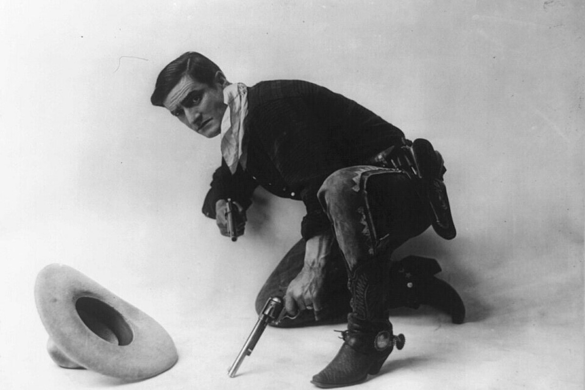 به بهانه سالروز درگذشت تام میکس، زندگی شخصی و حرفه‌ای اش را مرور کردیم.