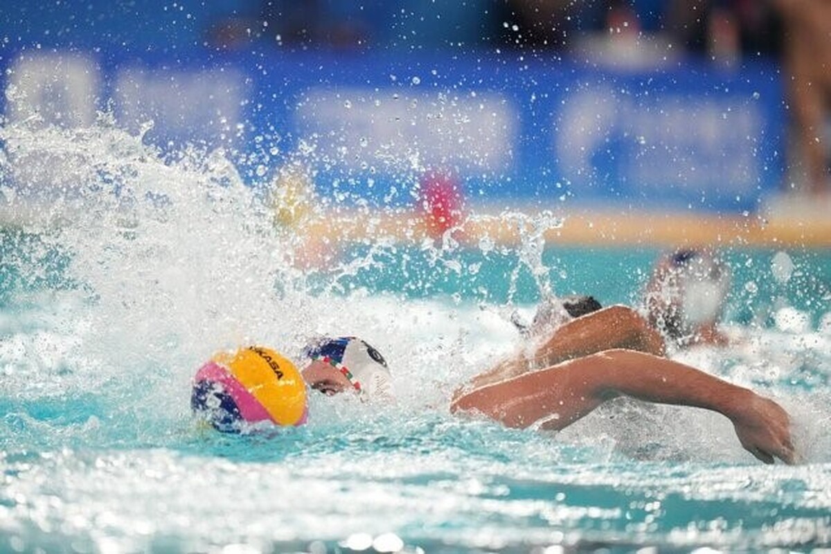 تیم ملی واترپلو با شکست برابر چین در دیدار نهایی رقابت‌های قهرمانی آسیا به عنوان نایب قهرمانی این مسابقات دست یافت.