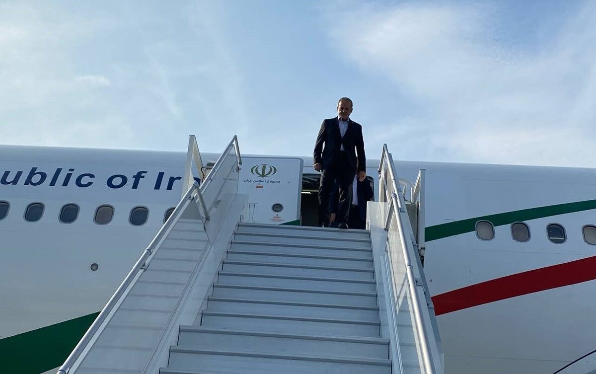 مسعود پزشکیان رئیس جمهور اسلامی ایران به منظور شرکت در اجلاس سازمان ملل دقایقی قبل با استقبال نماینده دائم ایران در سازمان ملل وارد نیویورک شد.