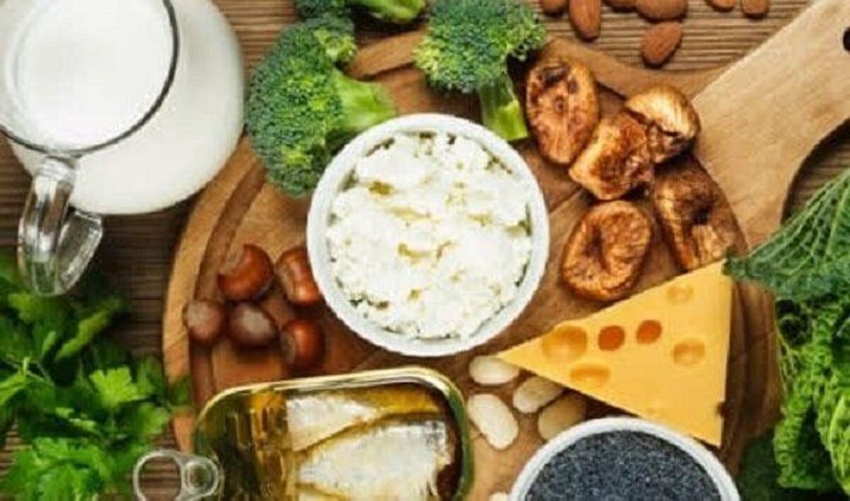 به گفته یک متخصص تغذیه، تغذیه مناسب نقش بسیار مهمی در پیشگیری و مدیریت پوکی استخوان دارد، از این رو می توان با گنجاندن مواد غذایی غنی از کلسیم، ویتامین‌ D، پروتئین، منیزیم و سایر مواد مغذی در رژیم غذایی، سلامت استخوان‌ها را تامین کرد.