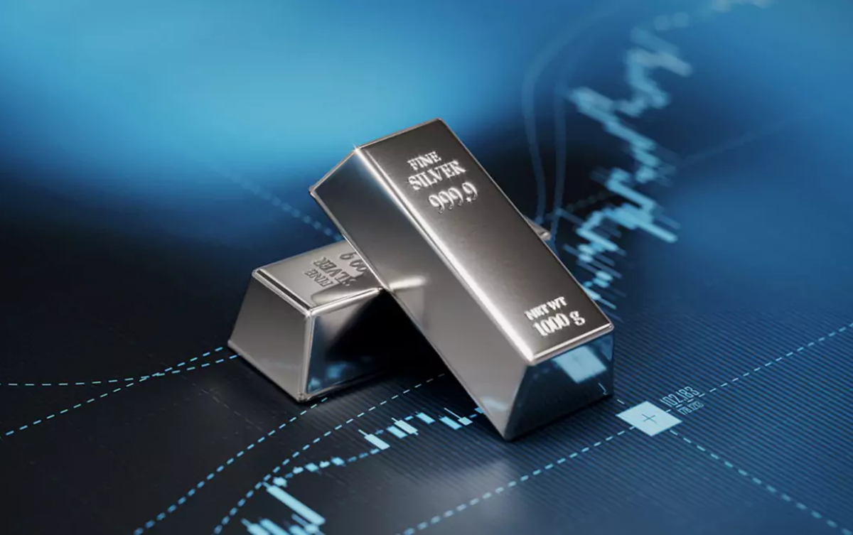 در یک سال اخیر، به‌واسطه رشد اونس طلا در جهان و نرخ طلای داخلی، سرمایه‌های بسیاری روانه این بازار شدند. این در حالی است که رشد خیره‌کننده ۳۰۰ درصدی نقره در یک سال اخیر از دید بسیاری از سرمایه‌گذاران دور مانده است.