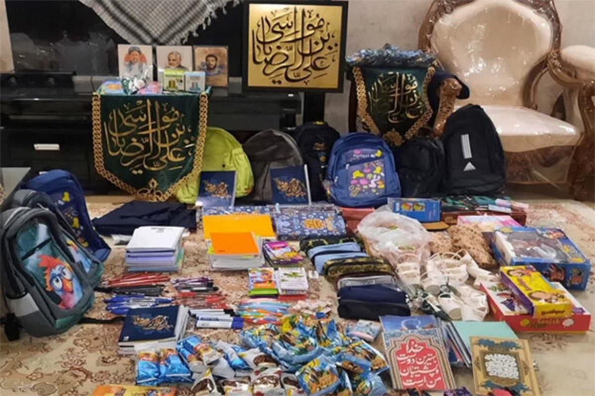 ۲۵ هزار بسته لوازم‌التحریر به دانش آموزان احسان‌پذیر کشور توسط خدام رضوی همزمان با شروع سال تحصیلی جدید اهدا شد.