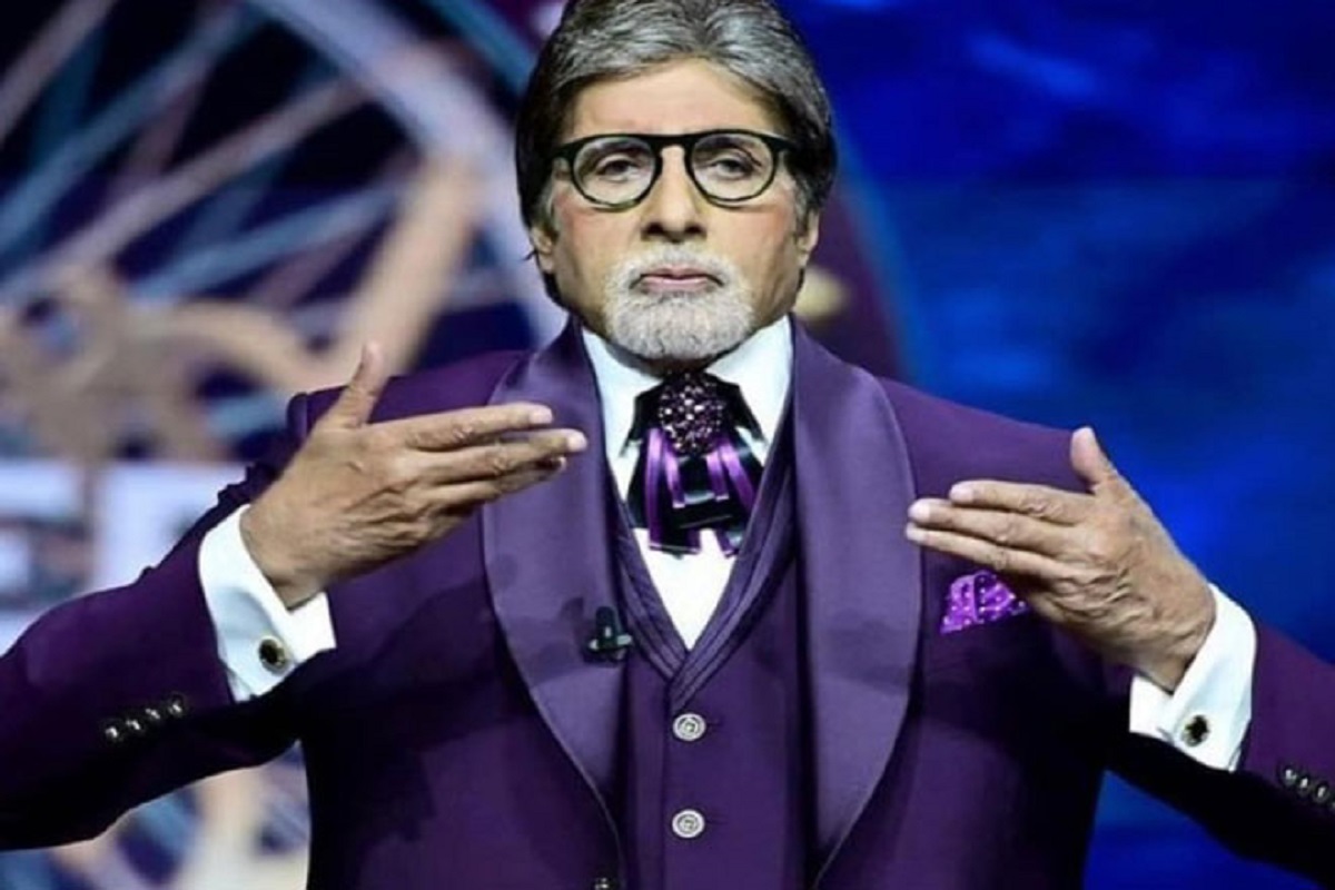 آمیتاب باچان فاش کرد که به دلیل تزریق خون آلوده در بیمارستان به بیماری هپاتیت مبتلا شده است.