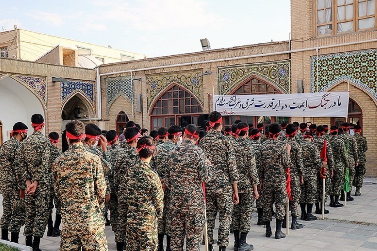 بسیاری از شهدای دفاع مقدس پرورش یافته  مسجد بودند