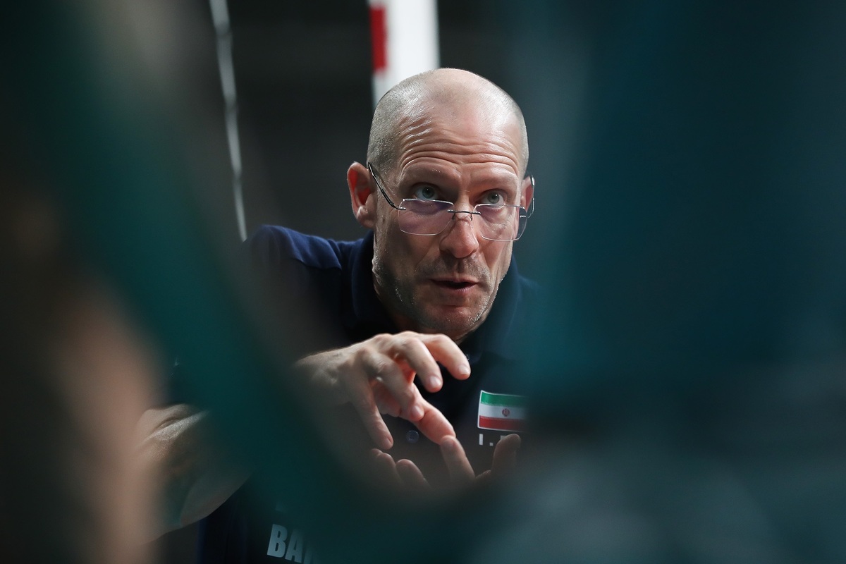 سرمربی تیم ملی والیبال ایران گفت: قطعاً بازی با جمهوری چک از مسابقه با صربستان دشوارتر خواهد بود. حریف تیمی قدرتمند است که والیبال فوق‌العاده‌ای ارائه می‌دهد.