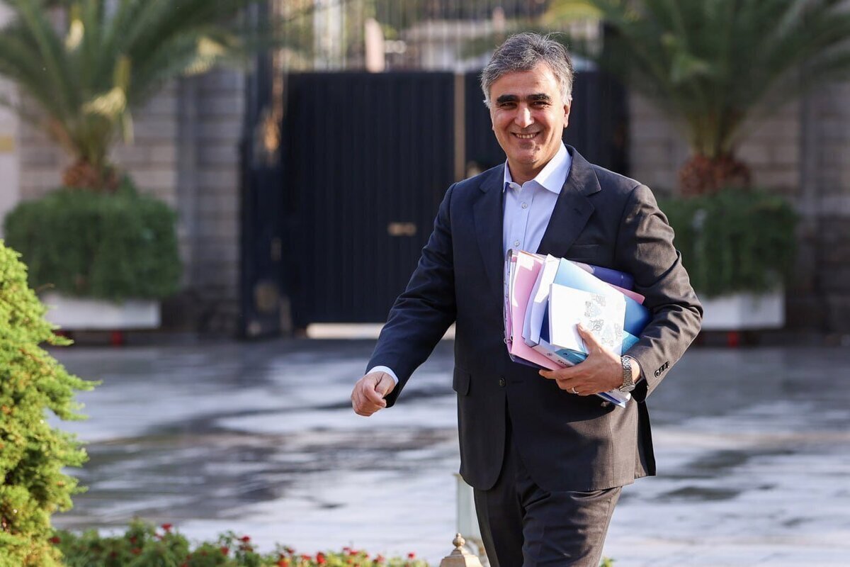 رئیس بانک مرکزی گفت: تکلیف ما بر اساس قانون پرداخت ۲۵۰ همت وام ازدواج بوده که آمار نشان می‌دهد تا پایان سال به این رقم خواهیم رسید.