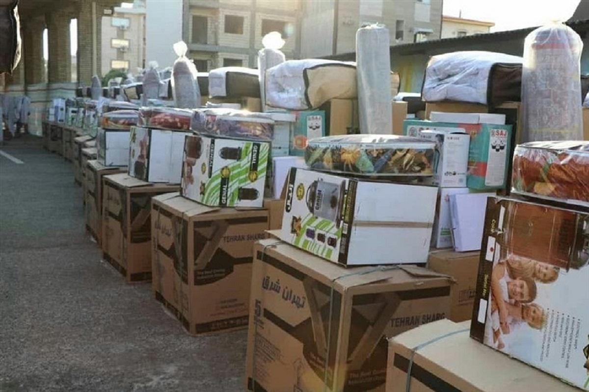 اهدای جهیزیه به زوج‌های احسان‌پذیر توسط بانوان گوهرواره‌های باشگاه گوهرشاد